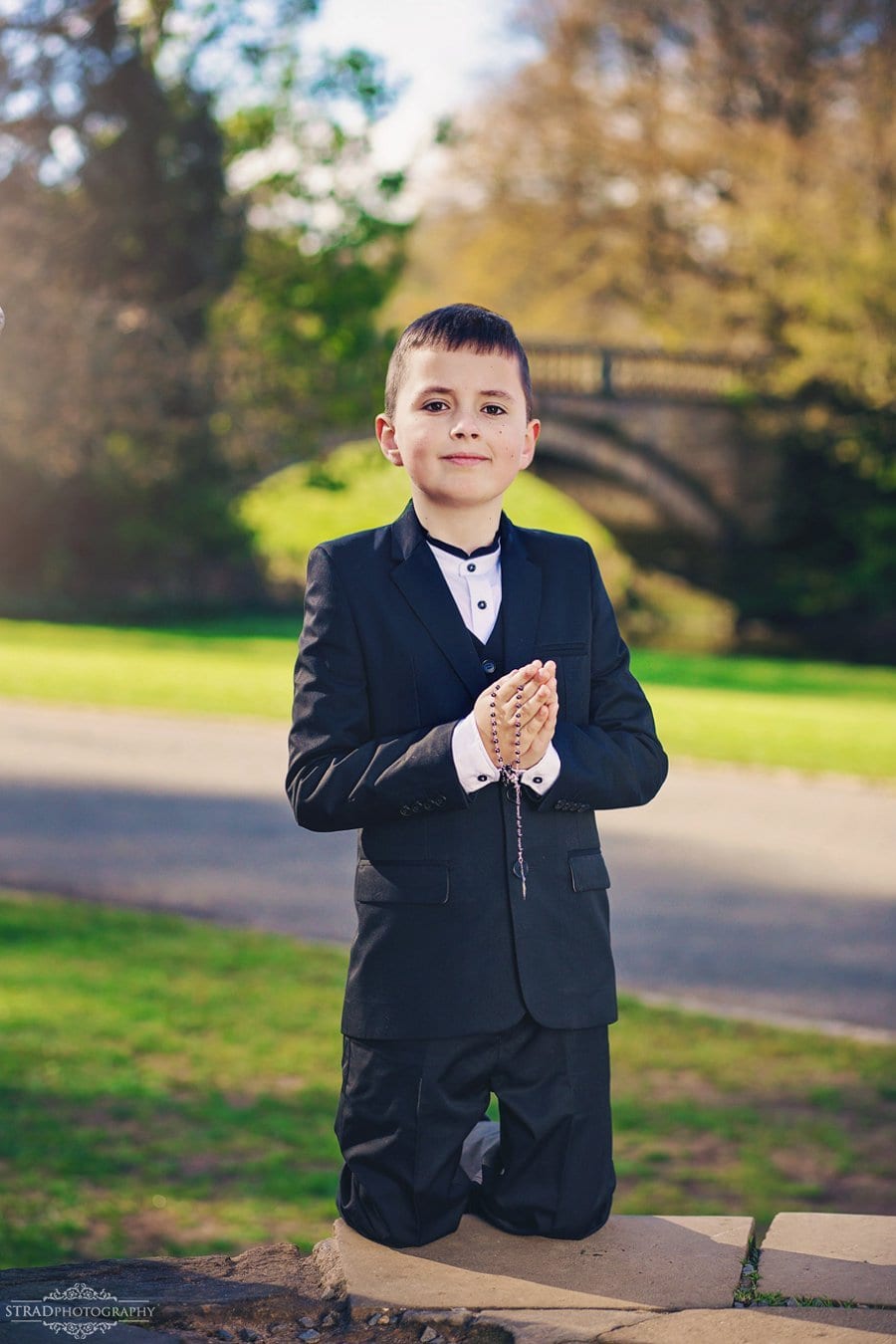 family event, first communion posing ideas, first communion, first communion posing, first holy communion, first holy communion photography in glasgow, glasgow, scotland