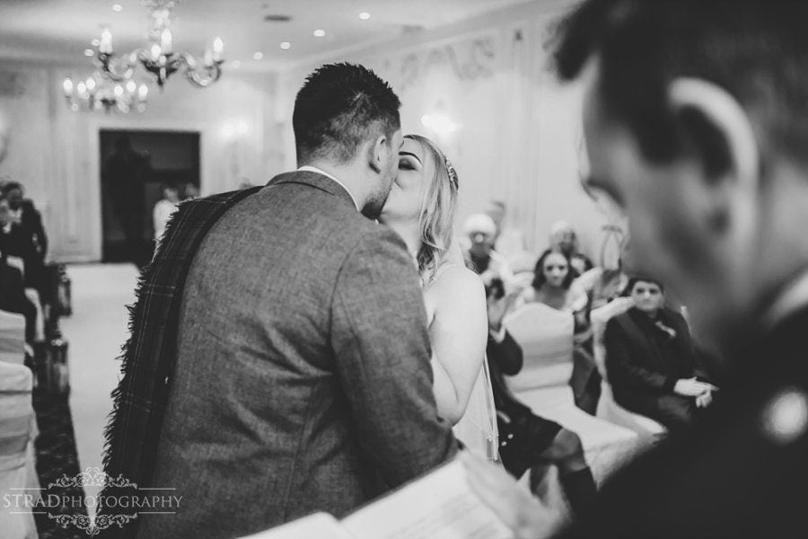 bothwell bridge hotel wedding photography, bride and groom, glasgow, scotland, scottish wedding, wedding photography