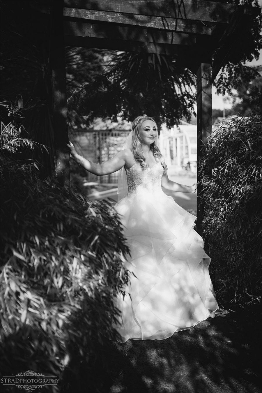 bothwell bridge hotel wedding photography, bride and groom, glasgow, scotland, scottish wedding, wedding photography