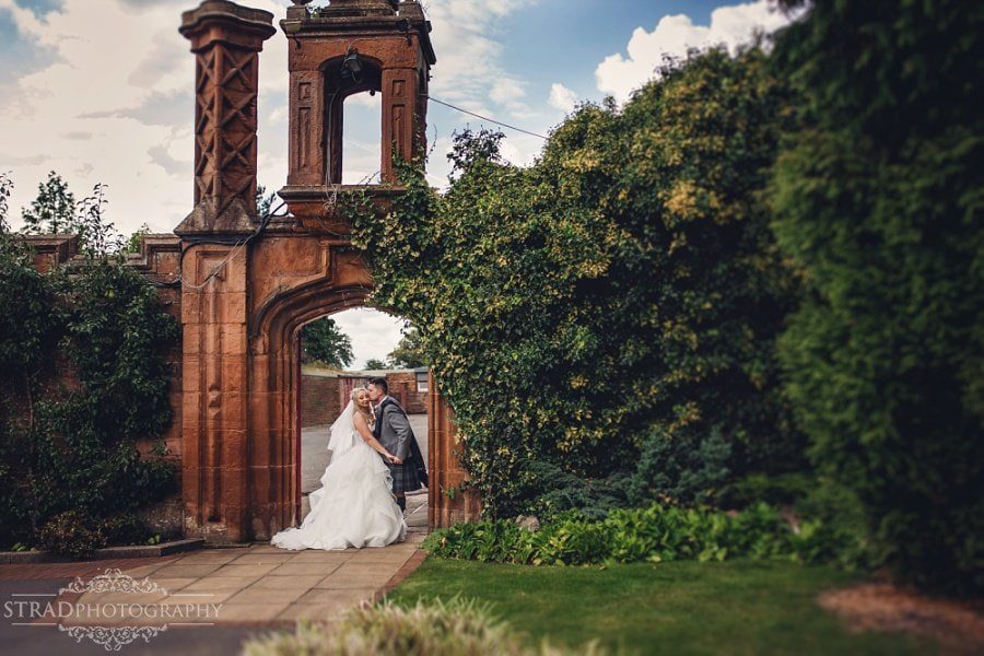bothwell bridge hotel wedding photography, bride and groom, glasgow, scotland, scottish wedding, wedding photography