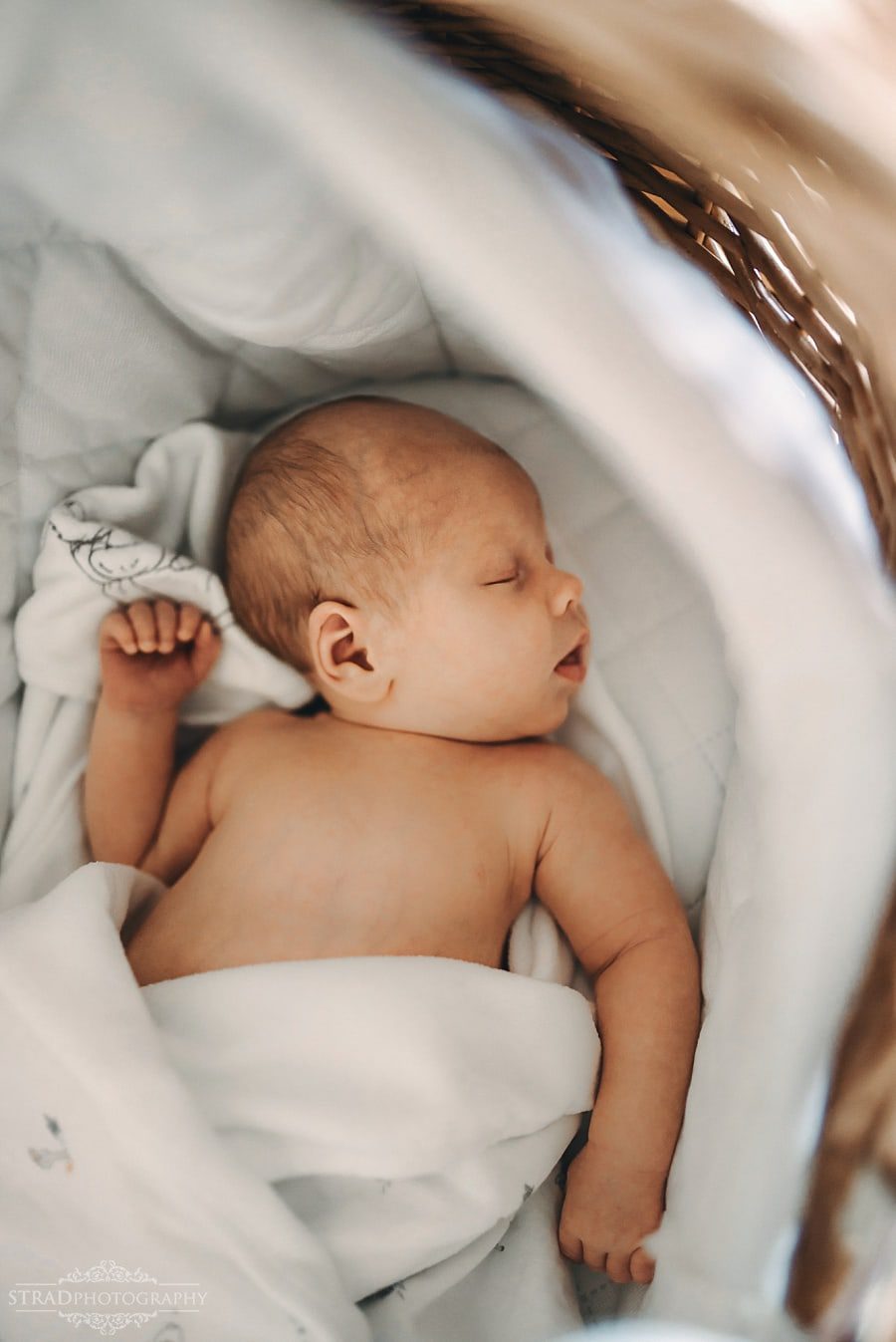 lifestyle newborn photography session in Glasgow