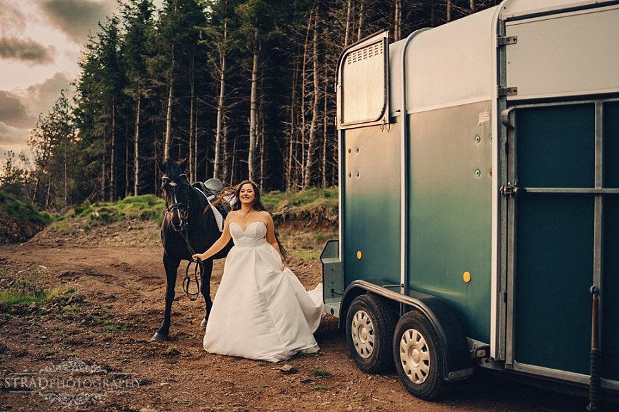 Wedding photographs with horse
