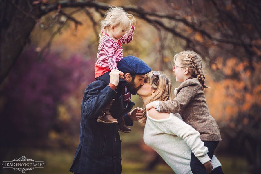 Hazel & Kenneth’s family in Rouken Glen park – Autumn family photography Glasgow