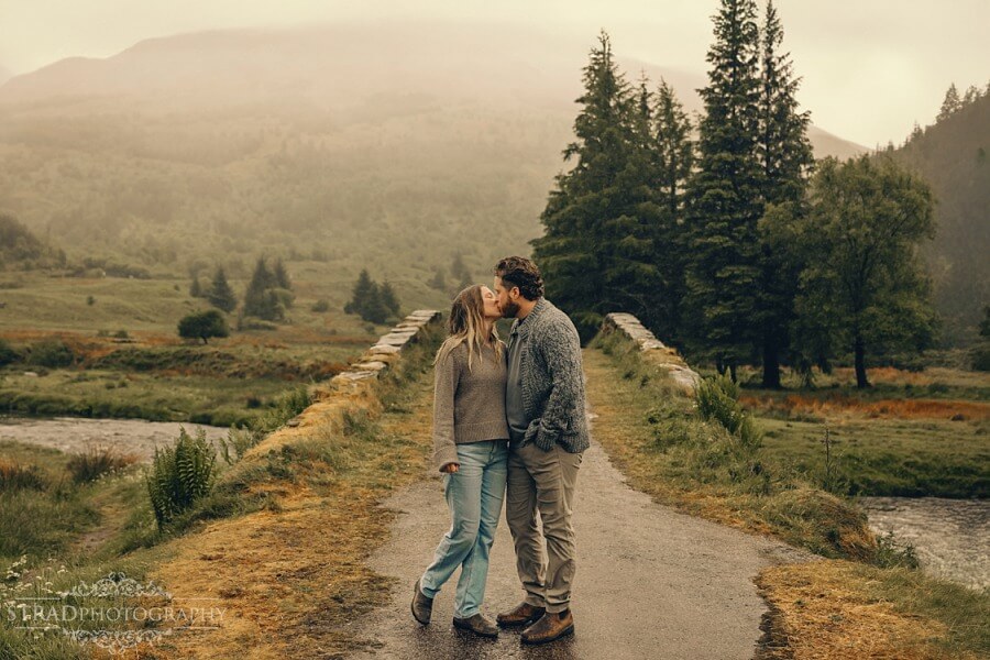 couple kissing in front of the Butter Bridge