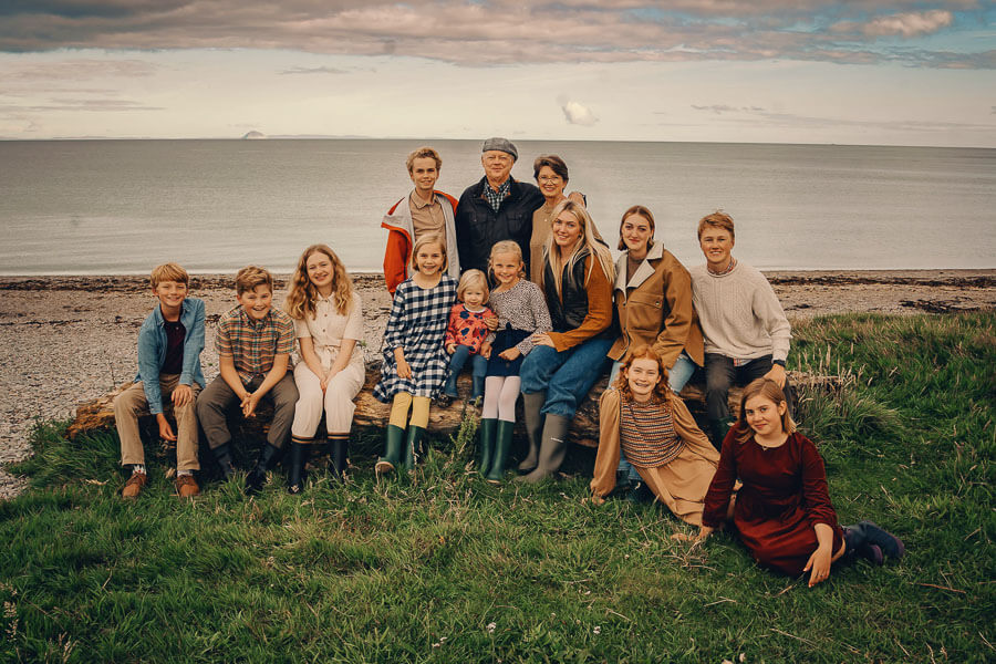 Extended family photo session in Scotland with grandparents and children