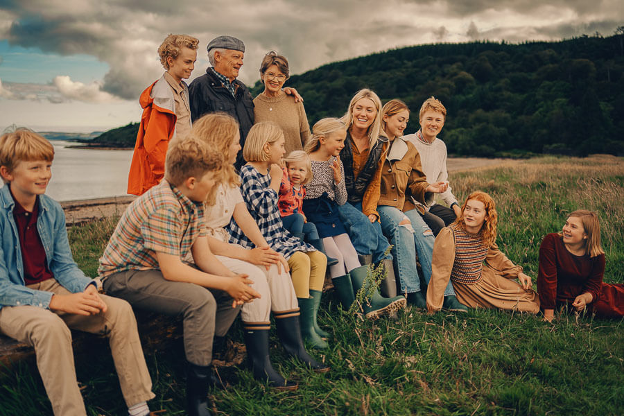 Extended family photo session in Scotland with grandparents and children