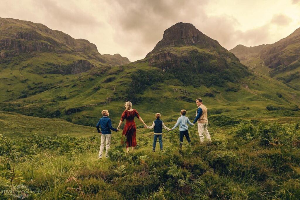 three sisters of glencoe family photoshoot